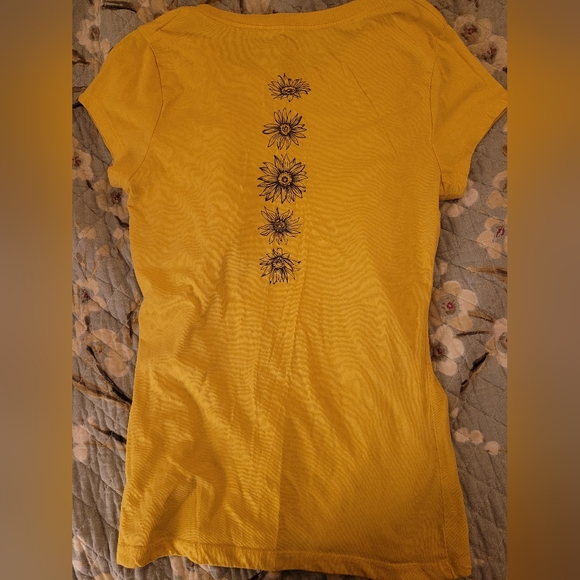 Graphic tee - Picture 3 of 3